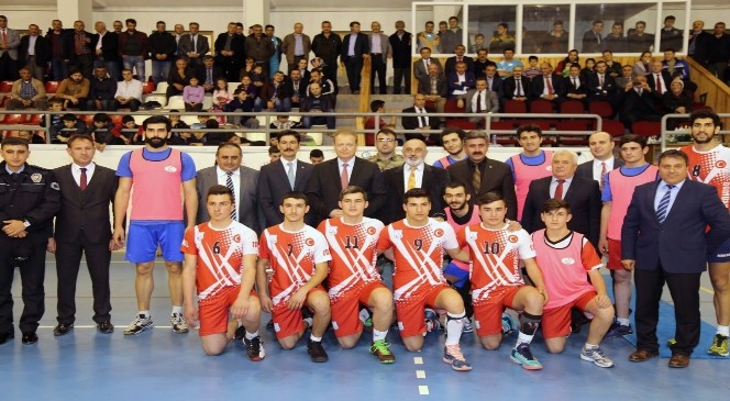 Torul'da Kaymakamlık Kupası Voleybol Turnuvası Başladı