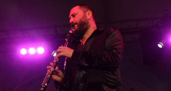 Hüsnü Şenlendirici Sahne'de