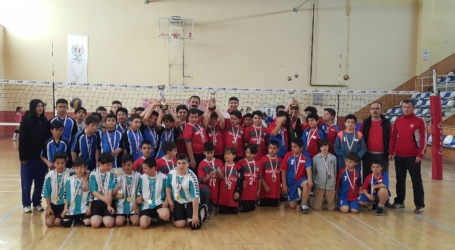 Karaman'da Voleybol Müsabakaları Sona Erdi