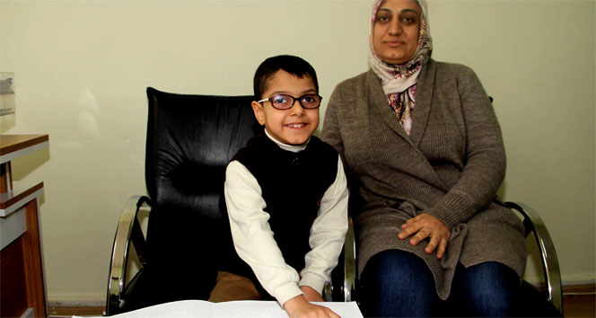 Görme engelli minik Enes, 1 ayda Kur'an öğrendi