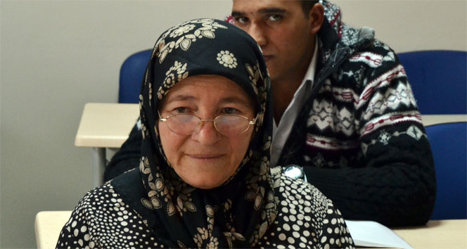 Okuma yazmayı 40'ından sonra öğrendi