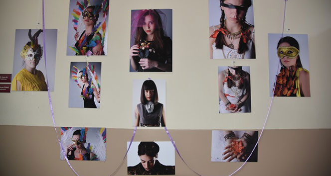 Marmaralı öğrencilerden &#039;Kadın, Şapka, Maske&#039; fotoğraf sergisi