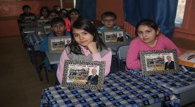 Başkanı Çayır Minik Öğrencilerin Fotoğraf Talebini Yerine Gitirdi