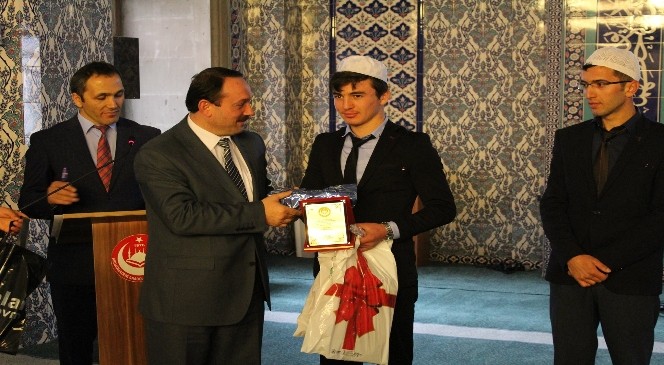 İmam Hatip Lisesi Öğrencileri Kur'an-I Kerim Ve Ezan'ı Güzel Okumak İçin Yarıştı