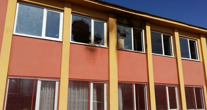 Van’da iki okula molotoflu saldırı