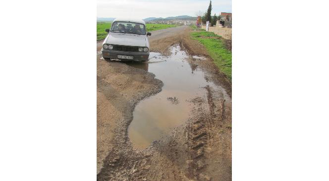 İlçe Kırsalındaki Bozuk Yollara Tepki