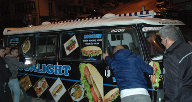 Kokoreç aracı çalışmadı, zabıta el attı!