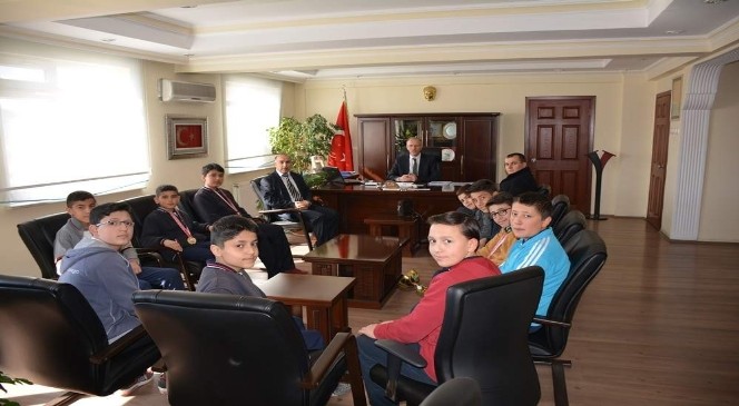 Satranç Şampiyonlarından Yozgat Milli Eğitim Müdürü'ne Ziyaret