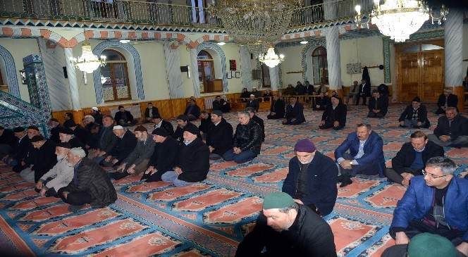 Kelkit'te Şehitler İçin Sabah Namazında Mevlid Okutuldu
