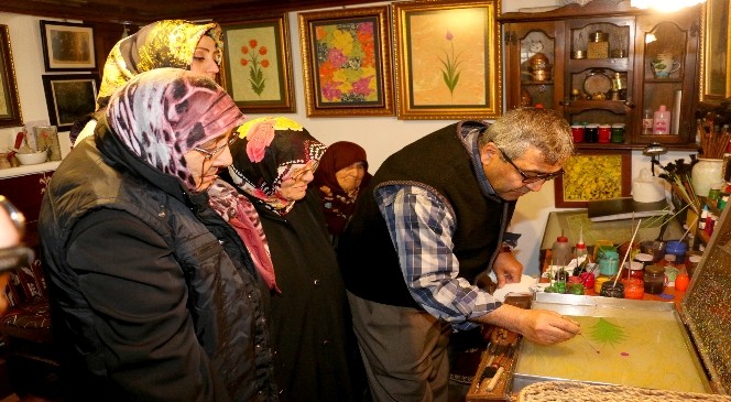 Yaşlılar Ebru Sanatının Sırlarını Öğrendi