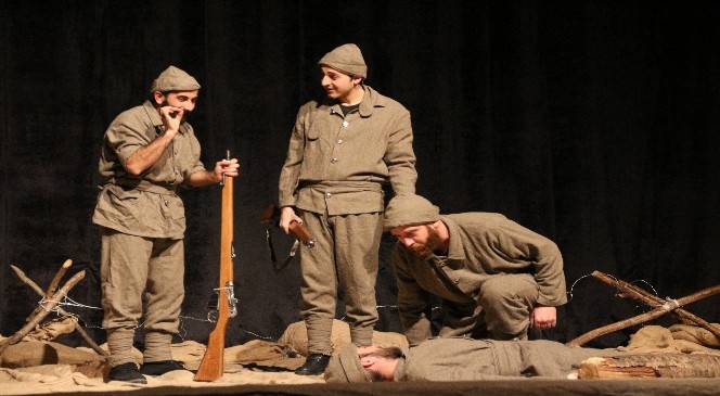 Tiyatro Greyfurt Ekibi Çanakkale Mahşeri Adlı Oyunu Sergiledi