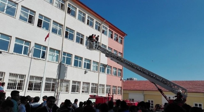 Yozgat Anadolu İmam Hatip Lisesi'ndeki Tatbikat Gerçeği Aratmadı
