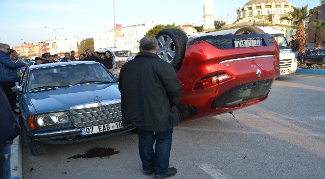 Biga'da Otomobil Devrildi: 3 Yaralı
