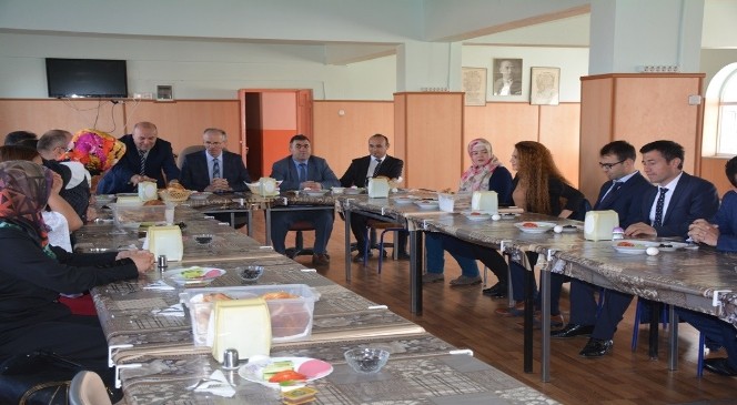 Yozgat Milli Eğitim Müdürü Saim Kuş Aday Öğretmenler İle Bir Araya Geldi