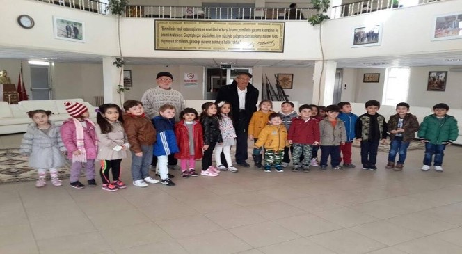 Sorgunlu Minik Öğrenciler Alparslan Türkeş Huzurevini Ziyaret
