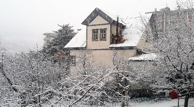 Gümüşhane'de Mart Kapıdan Baktırdı