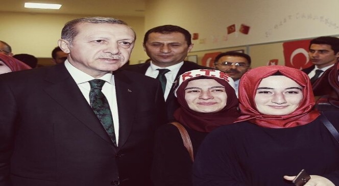 Yozgat İmam Hatip Lisesi Öğrencileri Cumhurbaşkanı Erdoğan İle Tanışmanın Mutluluğunu Yaşıyor