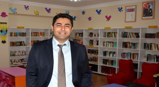 Diş Hekiminden Mezun Olduğu Okula Kütüphane