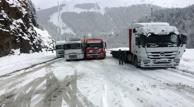 Zigana Dağı'nda Ulaşıma Kar Engeli