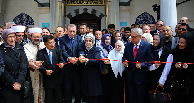 Erdoğan ABD'nin en büyük camisini açtı