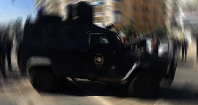 Minibüs zırhlı polis aracına çarptı: 6 yaralı