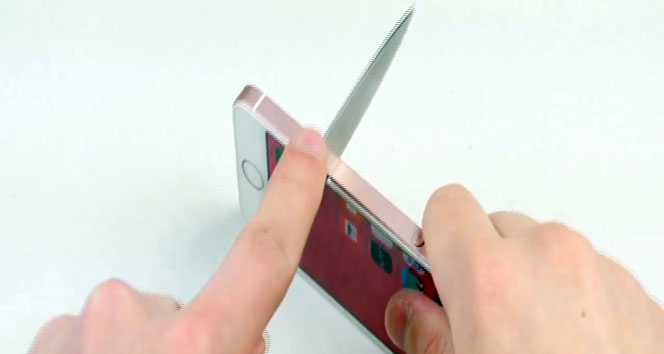 iPhone SE'yi böyle parçaladılar