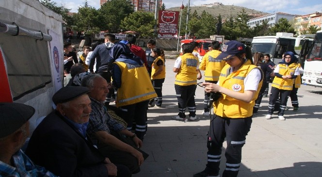 Yozgat Atatürk Sağlık Meslek Lisesi Öğrencileri Vatandaşın Tansiyon Ve Kan Şekerini Ölçtü