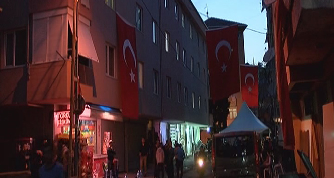 Şehit Binbaşı Ahmet Karaman’ın Pendik’teki evine ateş düştü