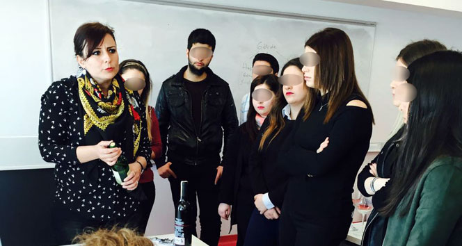 Skandal zorlama istifayla sonuçlandı