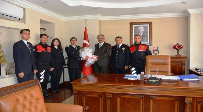Polislerden Vali Kılıç&#039;a Ziyaret