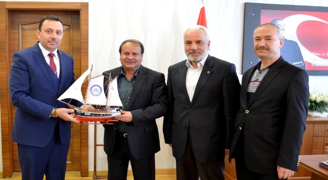 Emir Karatekin Derneği Rektör Savaş'ı Ziyaret Etti.