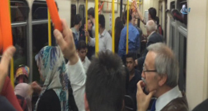 Bursa'da metro arıza yaptı, yolcular mahsur kaldı
