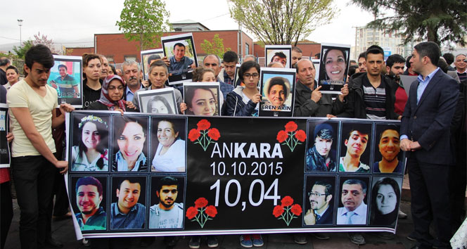 Ankara saldırısında ölenler anıldı Ankara saldırısında ölenler anıldı