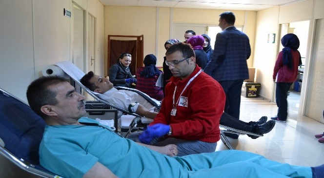 Yozgat Kamu Hastaneleri Birliği Genel Sekreterliğinden Kızılay'a Kan Bağışı