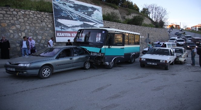 Karabük&#039;te Zincirleme Trafik Kazası : 11 Yaralı