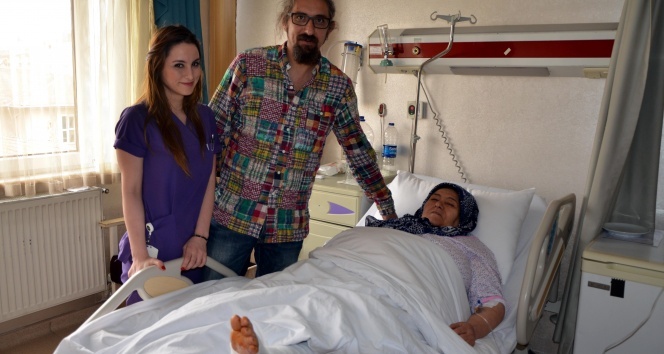 65 yaşındaki hastaya ayak bilek protezi takıldı