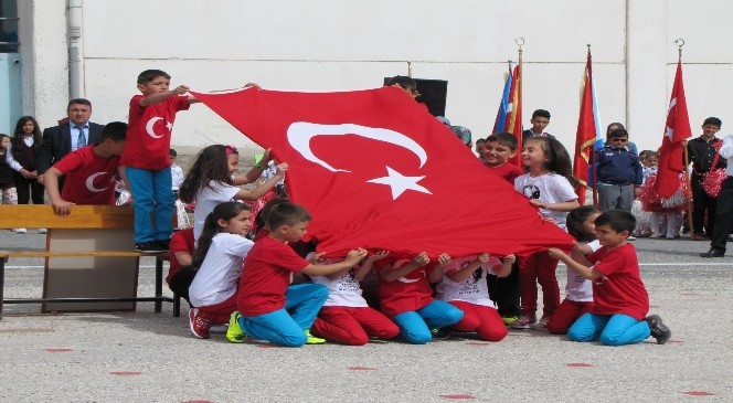Hisarcık&#039;ta 23 Nisan Ulusal Egemenlik Ve Çocuk Bayramı Kutlamaları