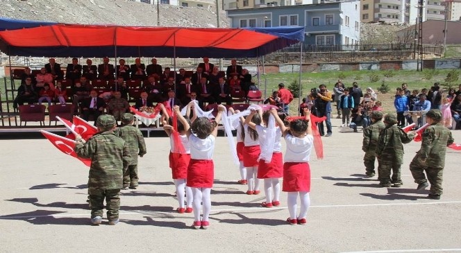 Bayburt'ta 23 Nisan Coşkusu