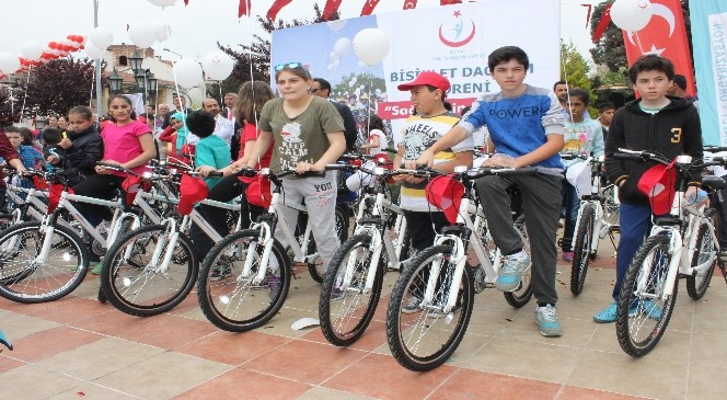 Edirne&#039;de Öğrencilere 500 Bisiklet Dağıtıldı