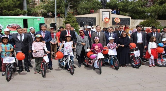 Yozgat&#039;ta 500 Öğrenciye Bisiklet Dağıtıldı