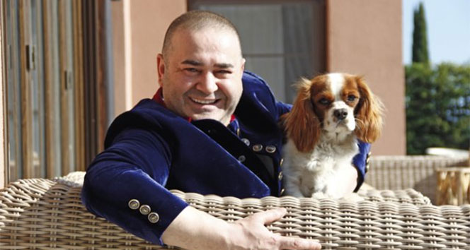 Şafak Sezer tiyatroya nasıl başladığını anlattı