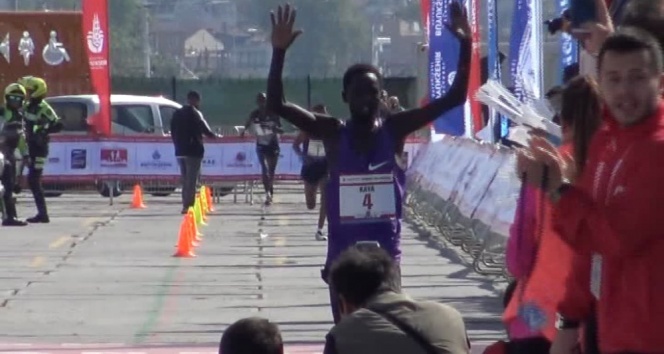 Vodafone İstanbul Yarı Maratonu&#039;nu milli atlet Ali Kaya kazandı