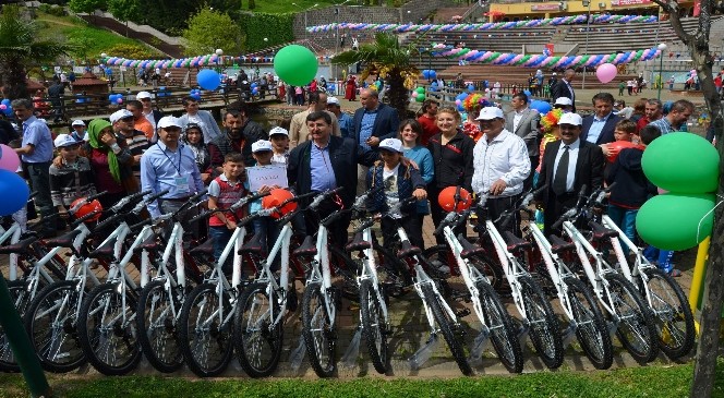 Trabzon&#039;da Bisiklet Dağıtımı