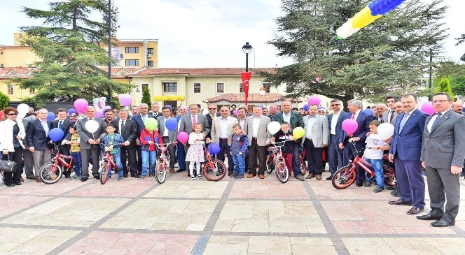 Kastamonu&#039;da Öğrencilere 500 Adet Bisiklet Dağıtıldı