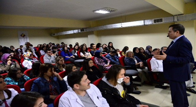 Rektör Çelik Özel Uşak Final Temel Lisesi Kariyer Günlerine Katıldı