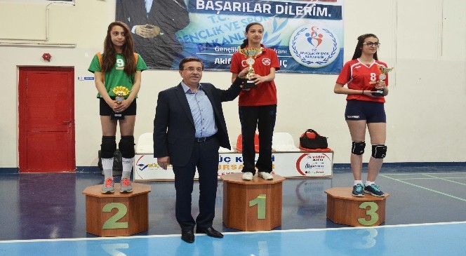 Dede Korkut Anadolu Lisesi Voleybol Şampiyonu Oldu