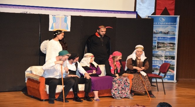 Sarı Naciye İsimli Tiyatro Gösterisi Yapıldı