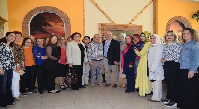 AK Parti İlçe Kadın Kolları Başkanları Aliağa'da Buluştu