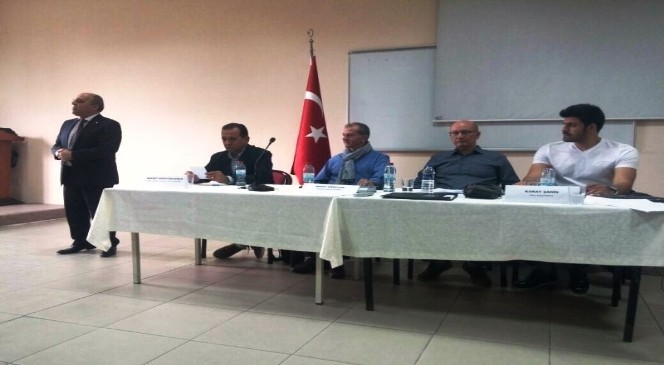 “Türkiye Voleybol Liglerinde Antrenör Hakem Sporcu İlişkileri” Panelde Tartışıldı