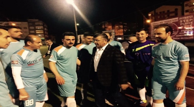 Niğde Belediye Başkanı Faruk Akdoğan Futbol Turnuvasını Yakından Takip Ediyor